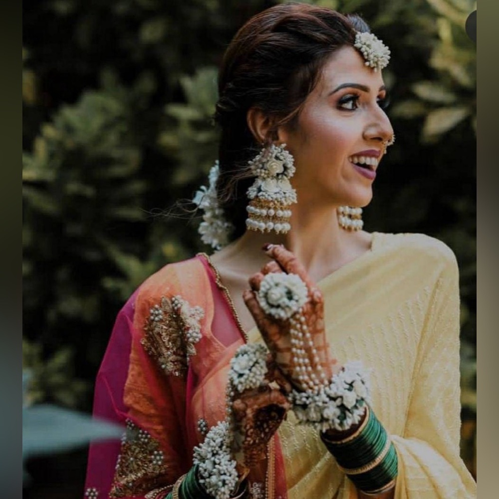 Beautiful artificial flower jewelry for haldi/mehndi